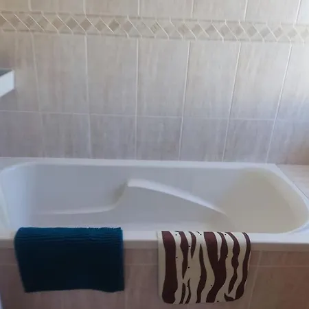 Central Location 3 Bedroom * אלבופיירה