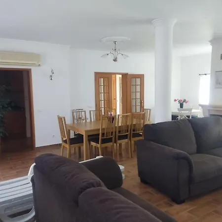 וילה Central Location 3 Bedroom אלבופיירה